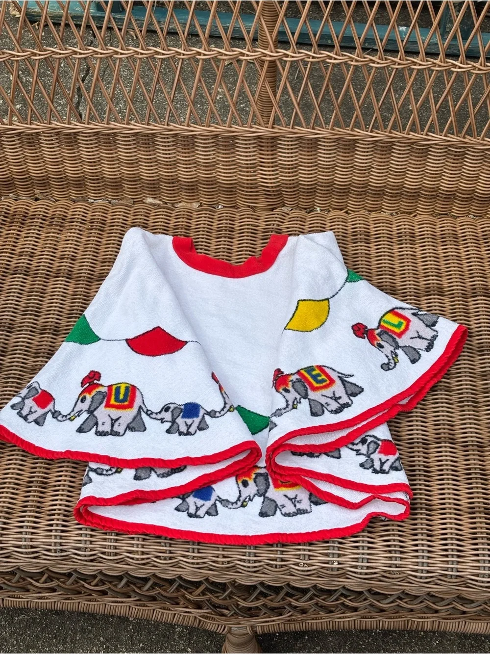 The Round Towel Kids Huggable White Elephant Print Towel Poncho
